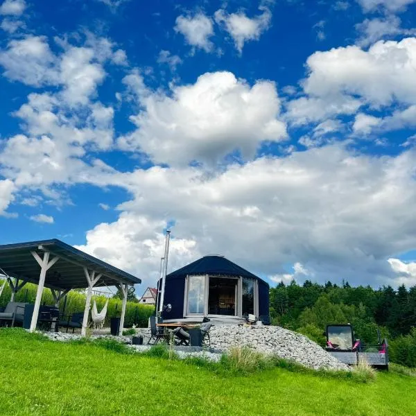 Mucharskie Echo Jurta & Sauna z widokiem na jezioro, хотел в Dąbrówka