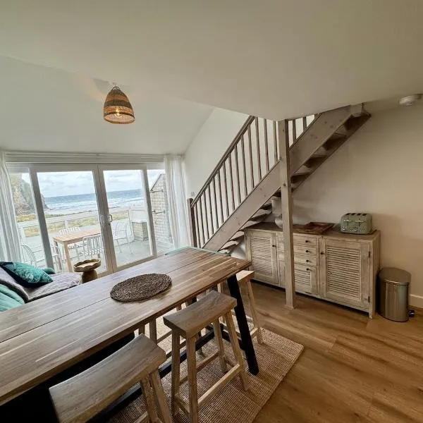 Sea Views, Sunsets and Crashing Waves, hotel a Porthtowan