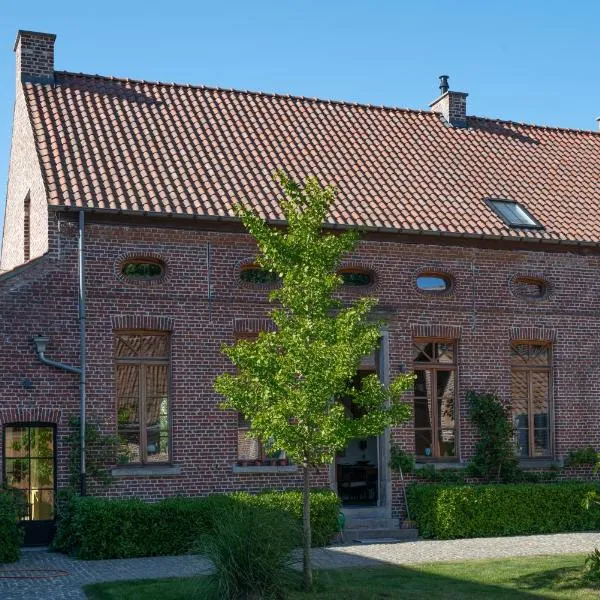 Stientjeshof "Het Paardenhuisje & Hooihuys ", hotel v destinaci Sint-Lievens-Houtem