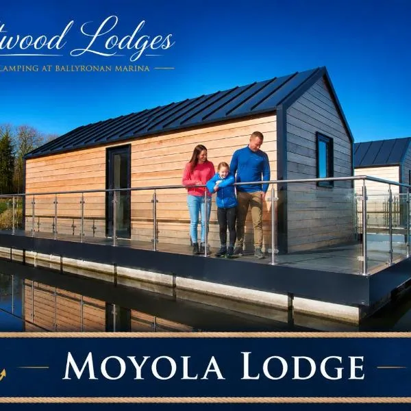 Driftwood Lodges - On Water Glamping - Moyola Lodge, hotel v mestu Magherafelt