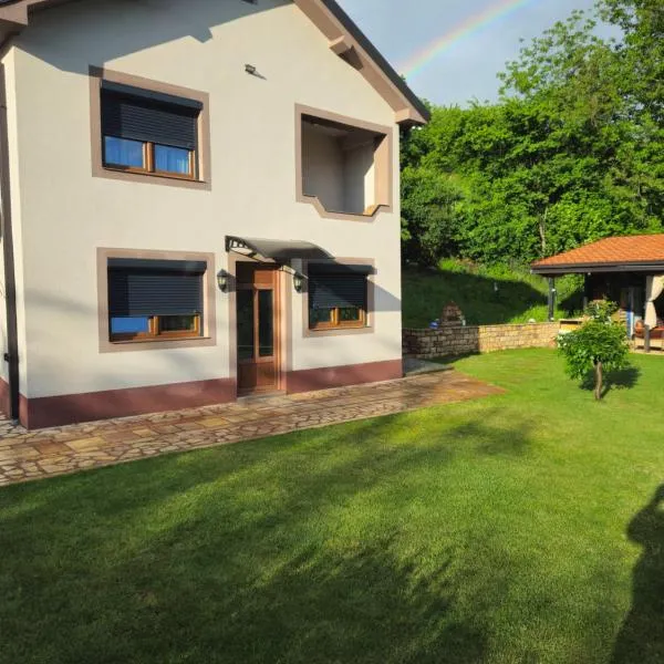 Villa Sara - Apartments & Garden, Kratovo، فندق في Kratovo