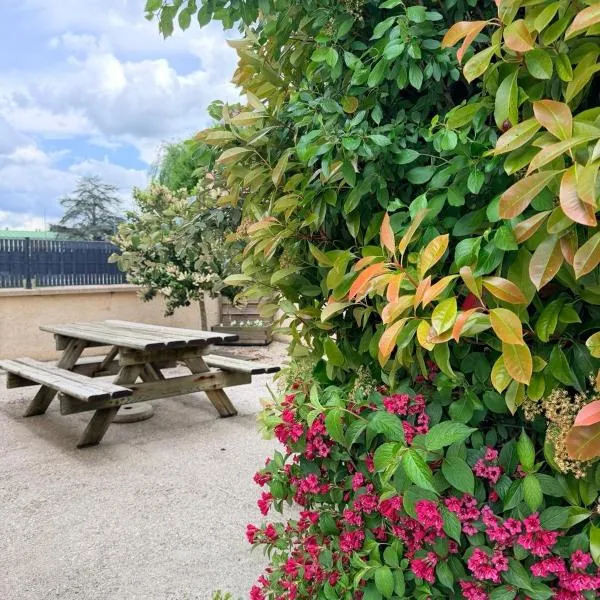 La Petite Maison, hotel v destinaci Montbard