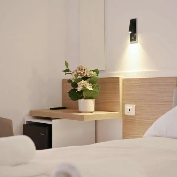 Adriatic Breeze Rooms, hotel in Mola di Bari