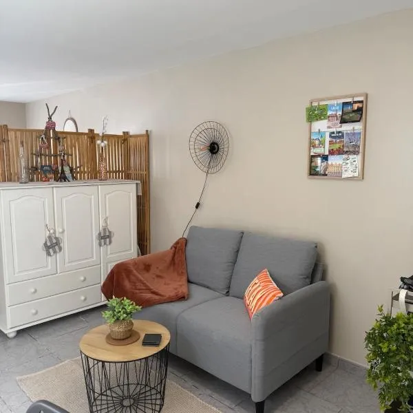 Le petit Givenchy - Petite maison cosy proche d'Arras, hotell i Givenchy-en-Gohelle