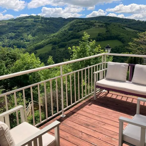 Viesnīca Loustalou Cottage for 8 people pilsētā Castelnau-de-Mandailles