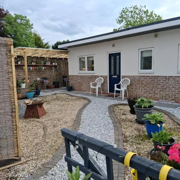 Secret Bungalow, hotel di Warsop