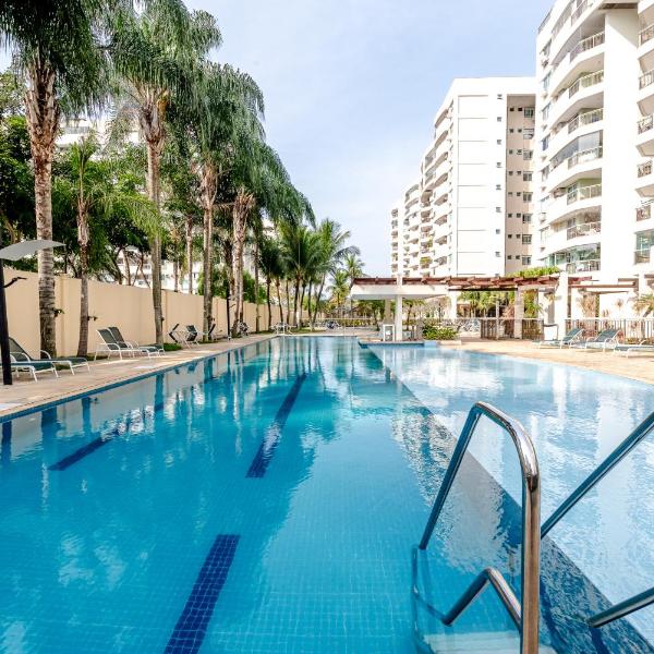 2 qrts c suíte, ar condicionado, piscina infantil e adulto, sala com ventilador de teto, parquinho, estacionamento privativo, portaria 24hrs, self checkin, indicado pra família c crianças, casais e hóspedes a trabalho