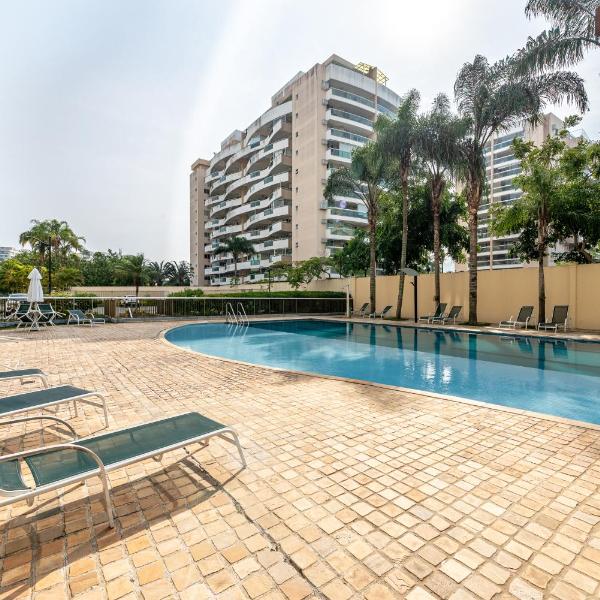 2 qrts c suíte, ar condicionado, piscina infantil e adulto, sala com ventilador de teto, parquinho, estacionamento privativo, portaria 24hrs, self checkin, indicado pra família c crianças, casais e hóspedes a trabalho - Foto 4