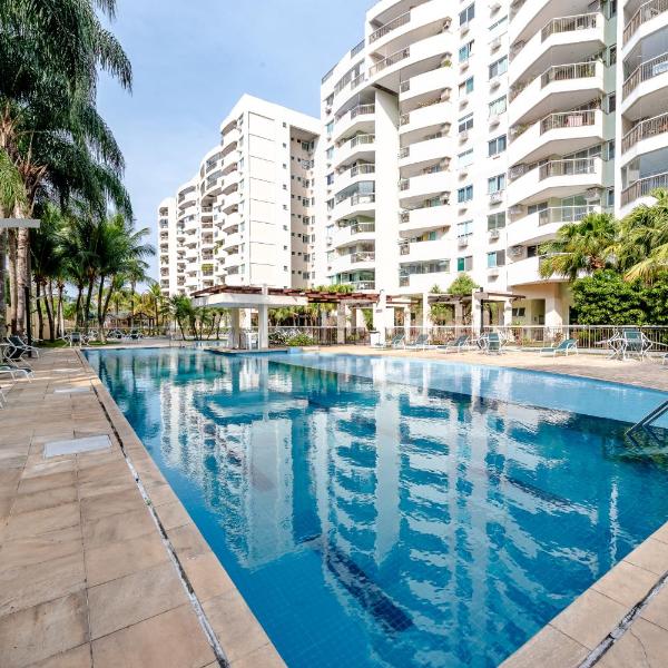 2 qrts c suíte, ar condicionado, piscina infantil e adulto, sala com ventilador de teto, parquinho, estacionamento privativo, portaria 24hrs, self checkin, indicado pra família c crianças, casais e hóspedes a trabalho