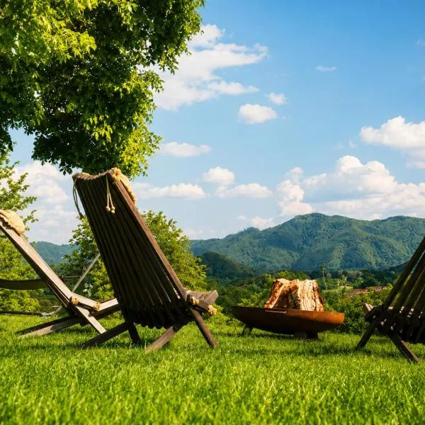 Martin's Family Cottage with Hot Tub & Views, khách sạn ở Šmarje pri Jelšah