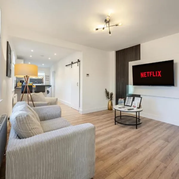 Spacious 3 Bedroom House Sleeping 6, Perfect for Families, Contractors & Group Stays – hotel w mieście Northampton