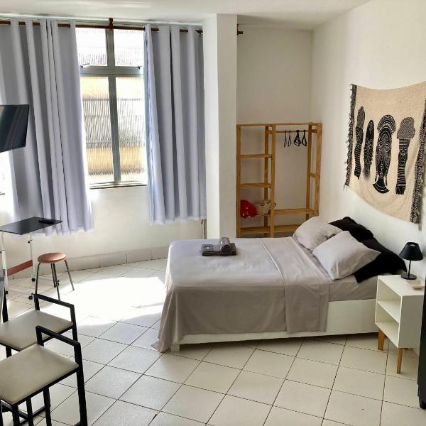 Studio com ar condicionado no coração de Salvador