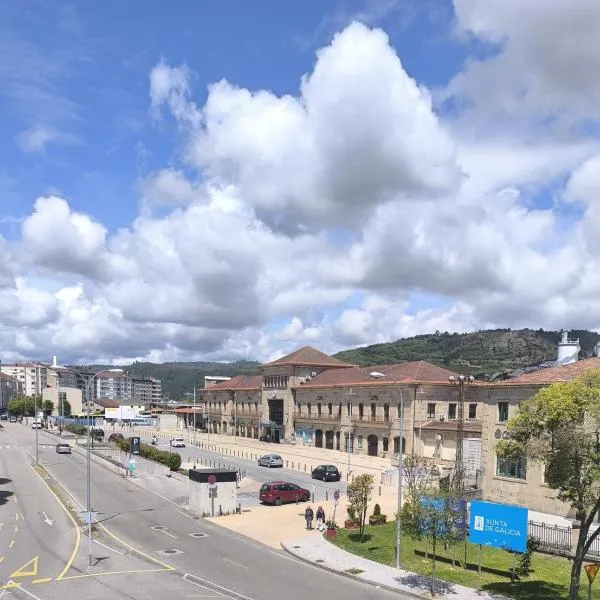 Hostal Cafetería La Rotonda, hotel in Ourense