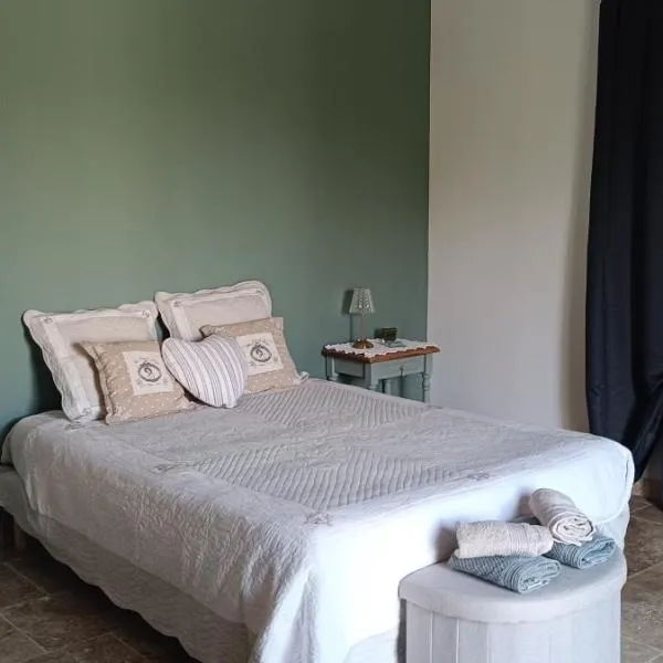 Au Romarin, hotell i Cavaillon