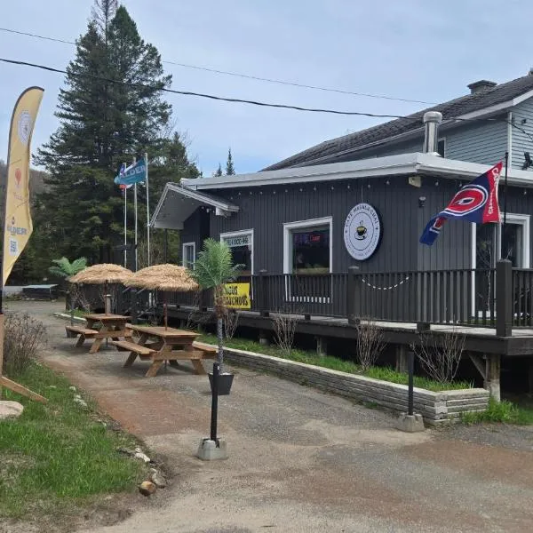 Sainte-Marguerite में, होटल Auberge HALDER Lodge Inn Vacation Rental Near Mont Tremblant, Laurentians