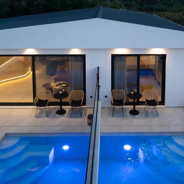 Black Diamond Airport Luxury Pool Suites, hotel a Artemida