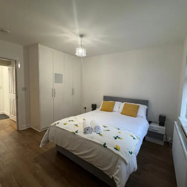 London Heathrow Hayes Escape, hotel in South Ruislip Station