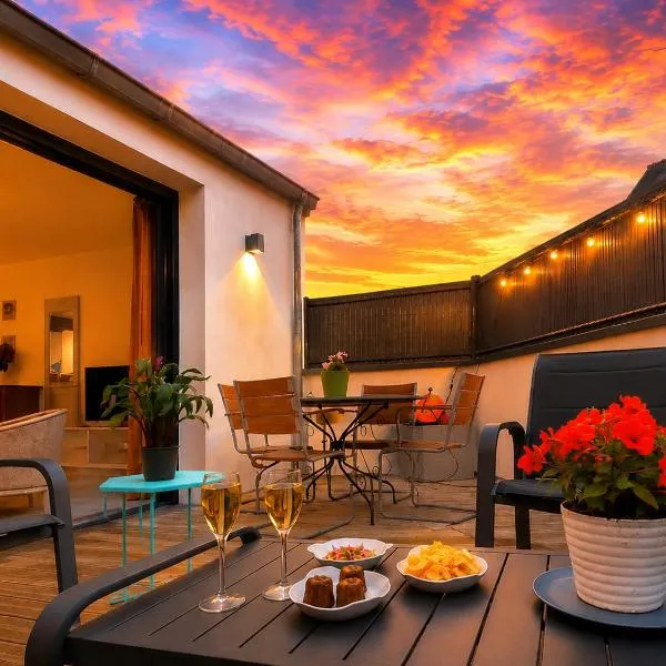 Plein centre Auray - Spacieux duplex T2 avec grande terrasse ensoleillée, hotell i Auray