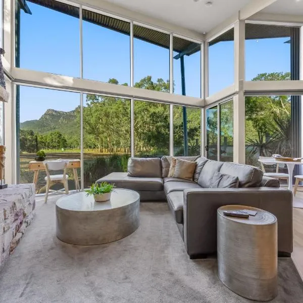 Ironstone Romantic Couples Retreat, Hotel in Halls Gap