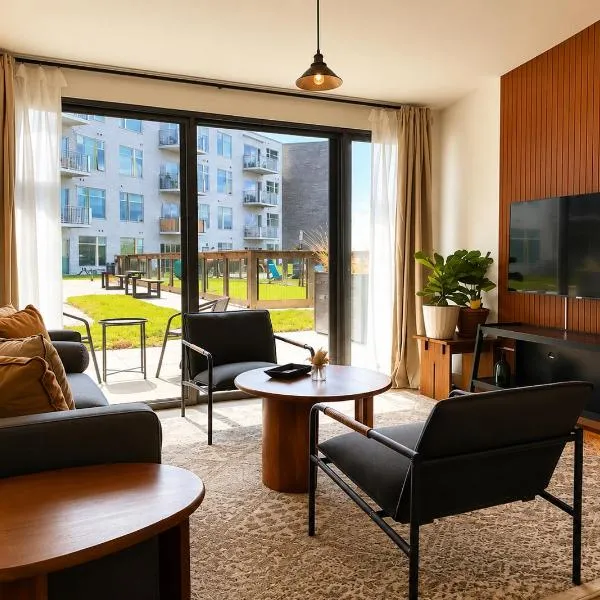Bay View Designer 1BR - Best Location with Balcony, Gym, and Terrace - Sleeps 4، فندق في ميلووكي