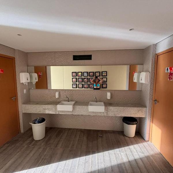 Flat completo a 7 min da praia e centro, wi-fi e piscina estilo resort - Foto 3