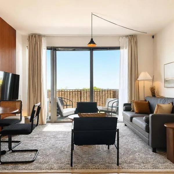 Bay View Designer 2BR - Best Location with Balcony, Gym, and Terrace - Sleeps 6 โรงแรมในมิลวอกี