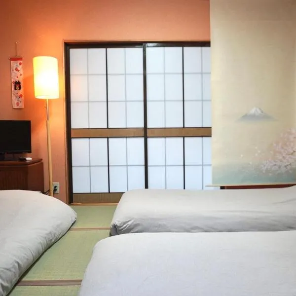 Live like a Local Traditional House with Garden FreeParking, hotel em Kasugai