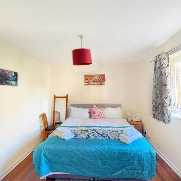 Spacious room close to tram, hotel in Edinburgh