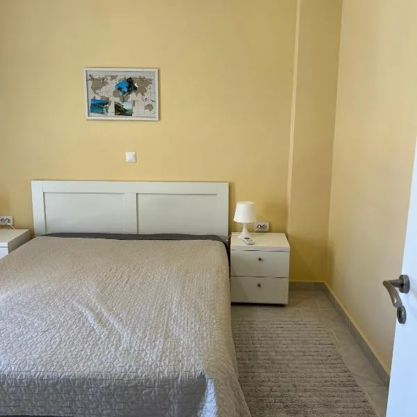 Comfort apartment for small family, hotel in Loutraki