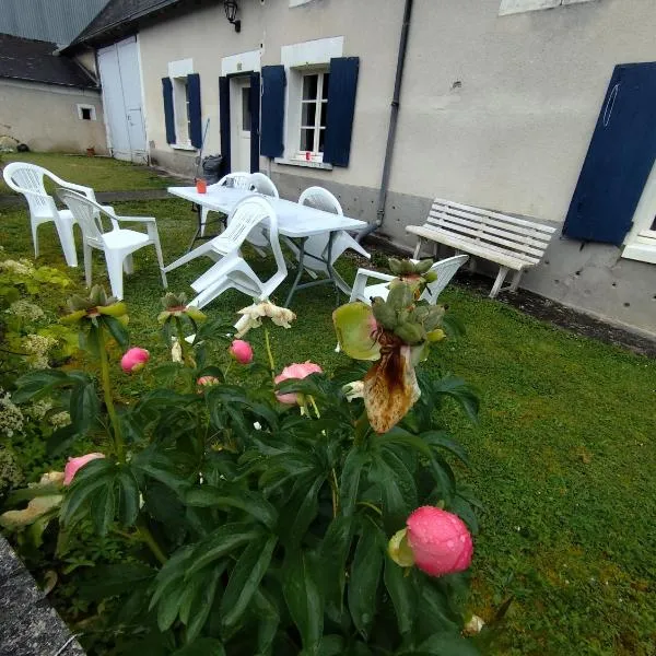 Maison plain pied, 2 chambres, longère typique , fraiche, dans bourg avec tous commerces, hotel en Luçay-le-Mâle