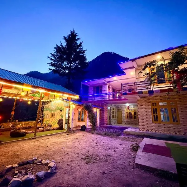 Clovee's Rooms and Cafe, hotel in Kasol