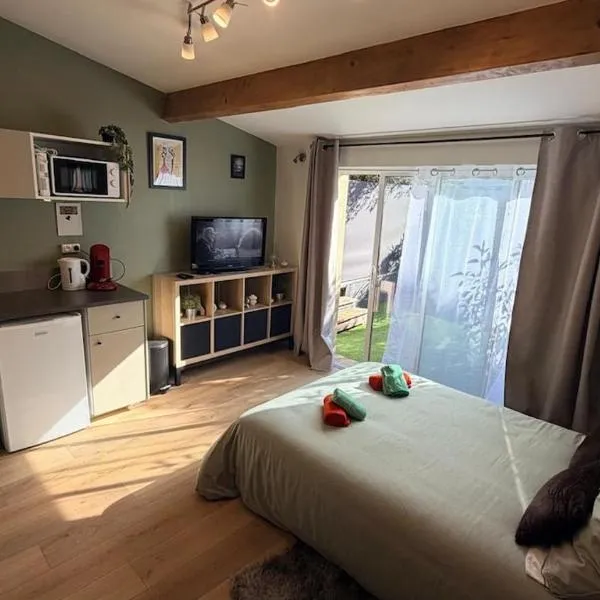 Studio avec jardin privé et parking gratuit: Mudaison şehrinde bir otel