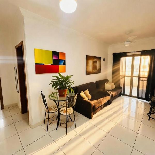 100m da praia, churrasqueira e suite e 2 banhiros para 5 pessoas com vista mar