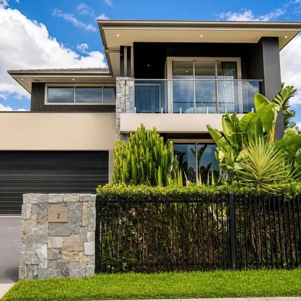 Luxury 4BR Retreat with Pool & Private Spa Bath, hotel em Marsden Park