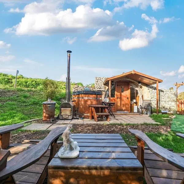 Luxury Pod-Sleeps 2-Hot Tub-Pets-Garden, hotel sa Sheerness