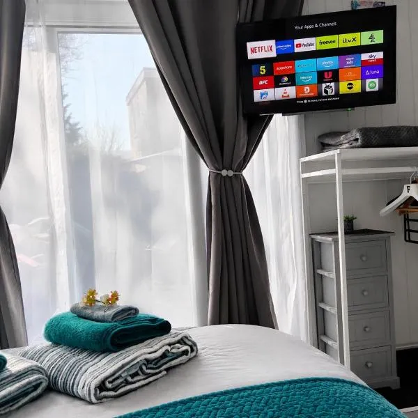 Garden Guesthouse, Sleep4, Private Entrance, Parking, Wifi, AirCon, Derby City, отель в Дерби
