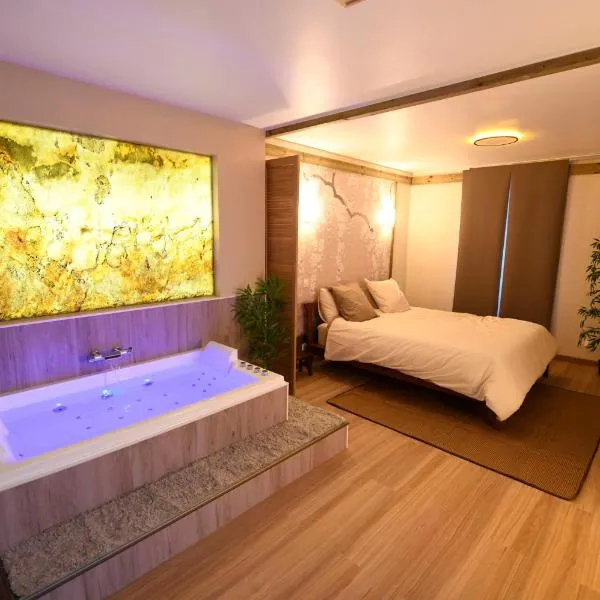 Le Lotus Suite romantique avec SPA privé, Hotel in Conflans-Sainte-Honorine