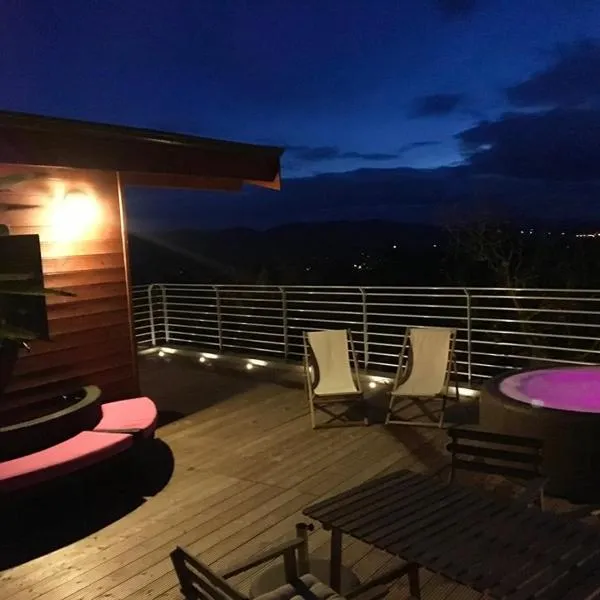 Suite Nid d'Amour et Spa privatif, hotel v destinaci Vogüé