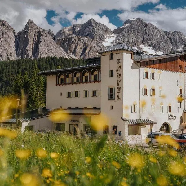 B&B Hotel Passo Tre Croci Cortina, hotel di Cortina dʼAmpezzo