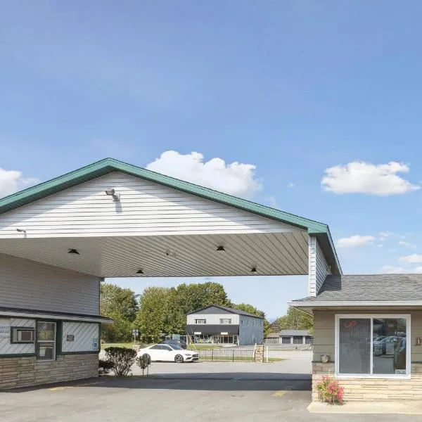 Currys Motel by OYO Saginaw MI、サギノーのホテル