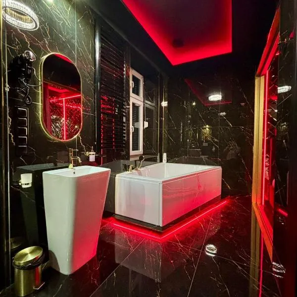 그니에즈노에 위치한 호텔 Apartament "Dark Love Room" Centrum z dużą wanna dla Dwojga