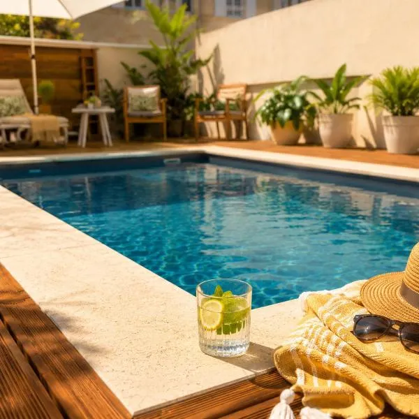 Villa Prestige - Maison d Hôtes avec Piscine, Billard et Parking Privé - Centre 5 min - Proche A7-A9, hotel em Orange