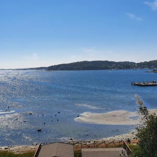 Strandnära i Askim med uteplats, parkering och grill, hotelli kohteessa Askim