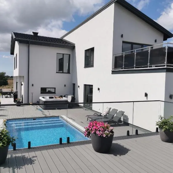 Villa med pool, hotel en Bara