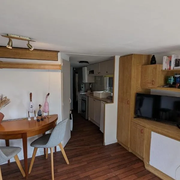 Charming chalet just steps from the sea, hotel in La Tranche-sur-Mer