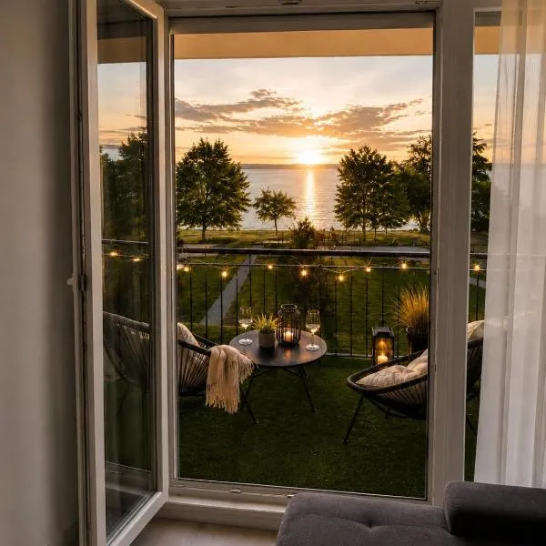 Citadella Luxury Lakefront Apartment with Terrace, hotel in Siófok