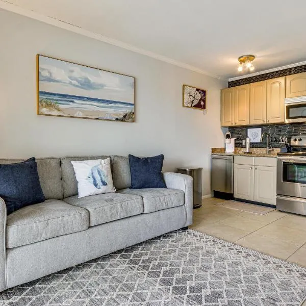 Tides, Tennis & Tan Lines: Hilton Head Condo!, khách sạn ở Hilton Head Island