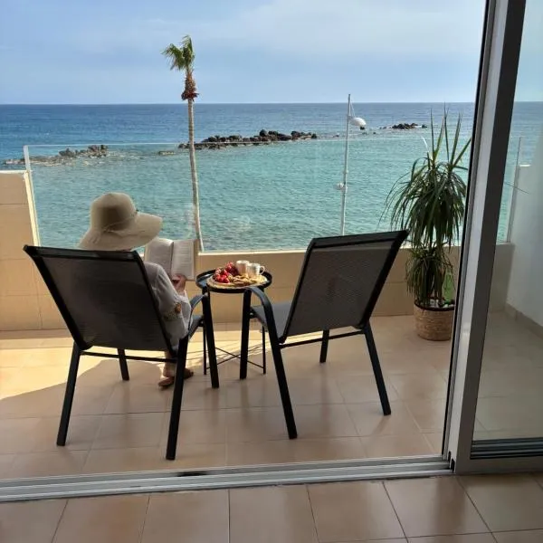 SEA VIEW Apartment in Paphos Port, hotel din Paphos