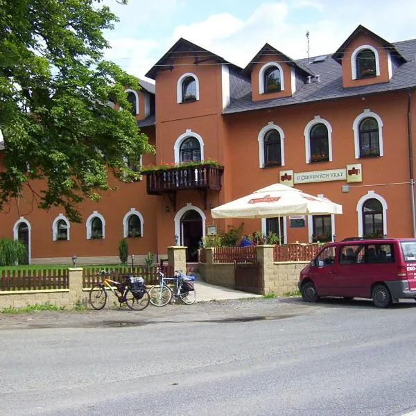 Penzion U červených vrat, hotel in Dobřeň