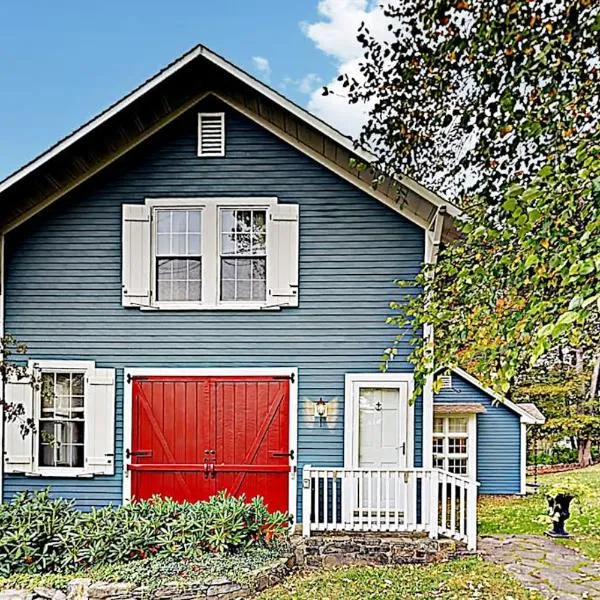 Firehouse Cottage: Boothbay Harbor şehrinde bir otel